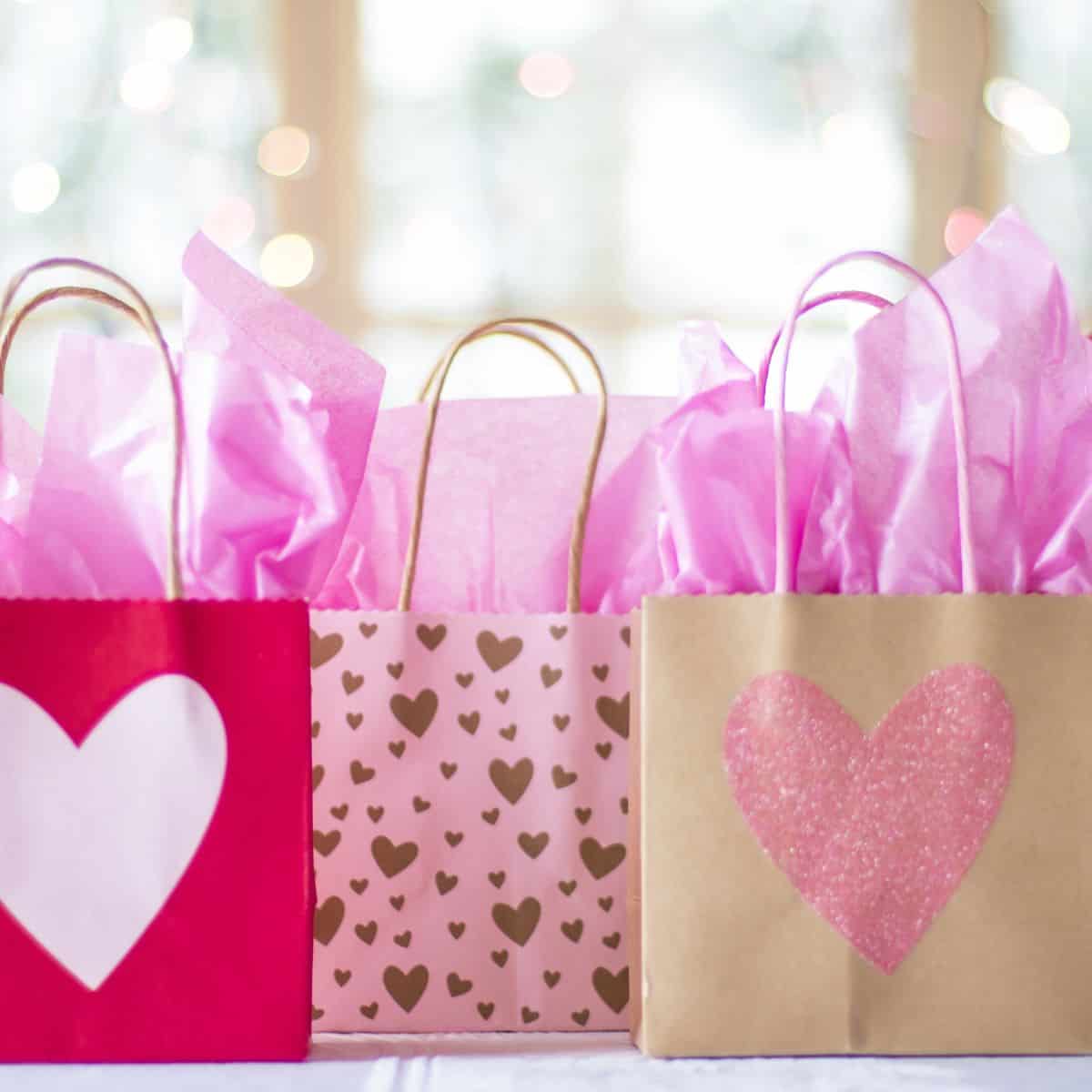 DIY Gift Bags from Odds and Ends - onecreativemommy.com