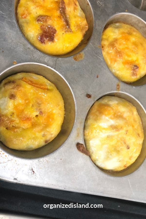 https://www.organizedisland.com/wp-content/uploads/2019/07/Egg-Bacon-breakfast-muffins.jpg
