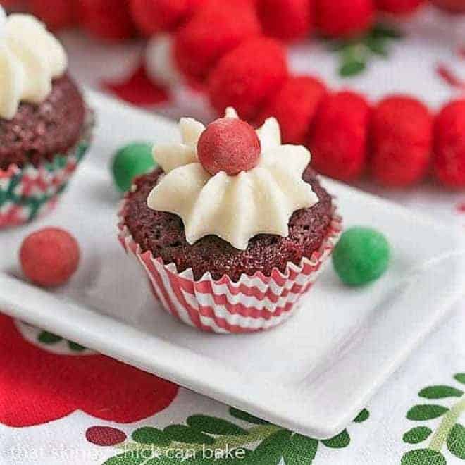Mini-Red-Velvet-Cupcakes-