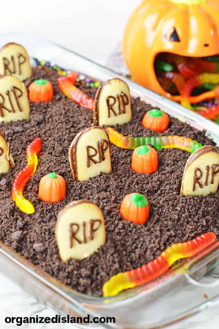 Easy Halloween Cupcake and Cake Recipes - Cake 2 The Rescue