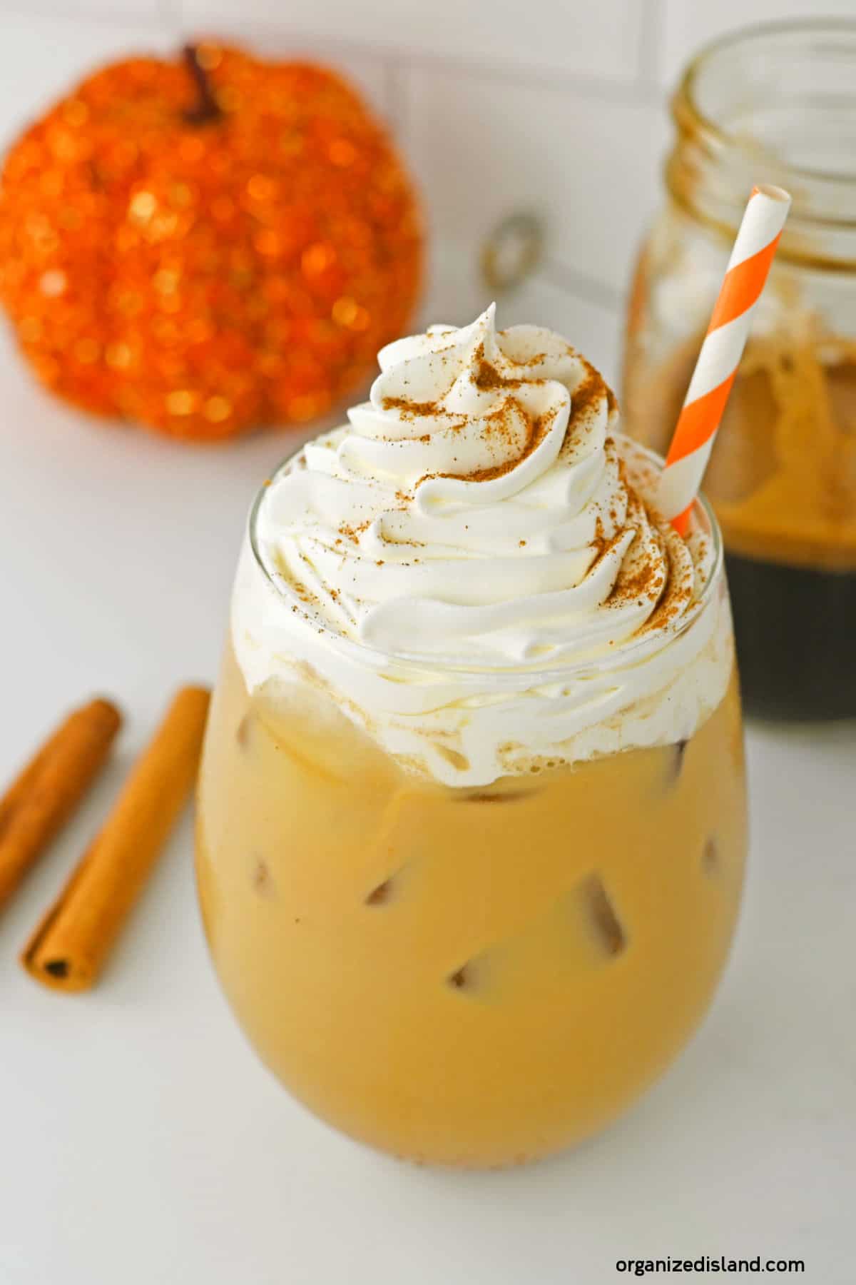 https://www.organizedisland.com/wp-content/uploads/2023/08/Iced-Pumpkin-Spice-Latte-Recipe.jpg