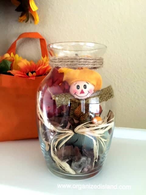 Looking for some cute ideas to decorate for fall with scarecrows? Check out this simple craft idea.